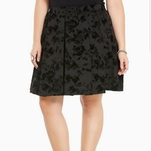 Torrid black flocked floral skirt sz 2